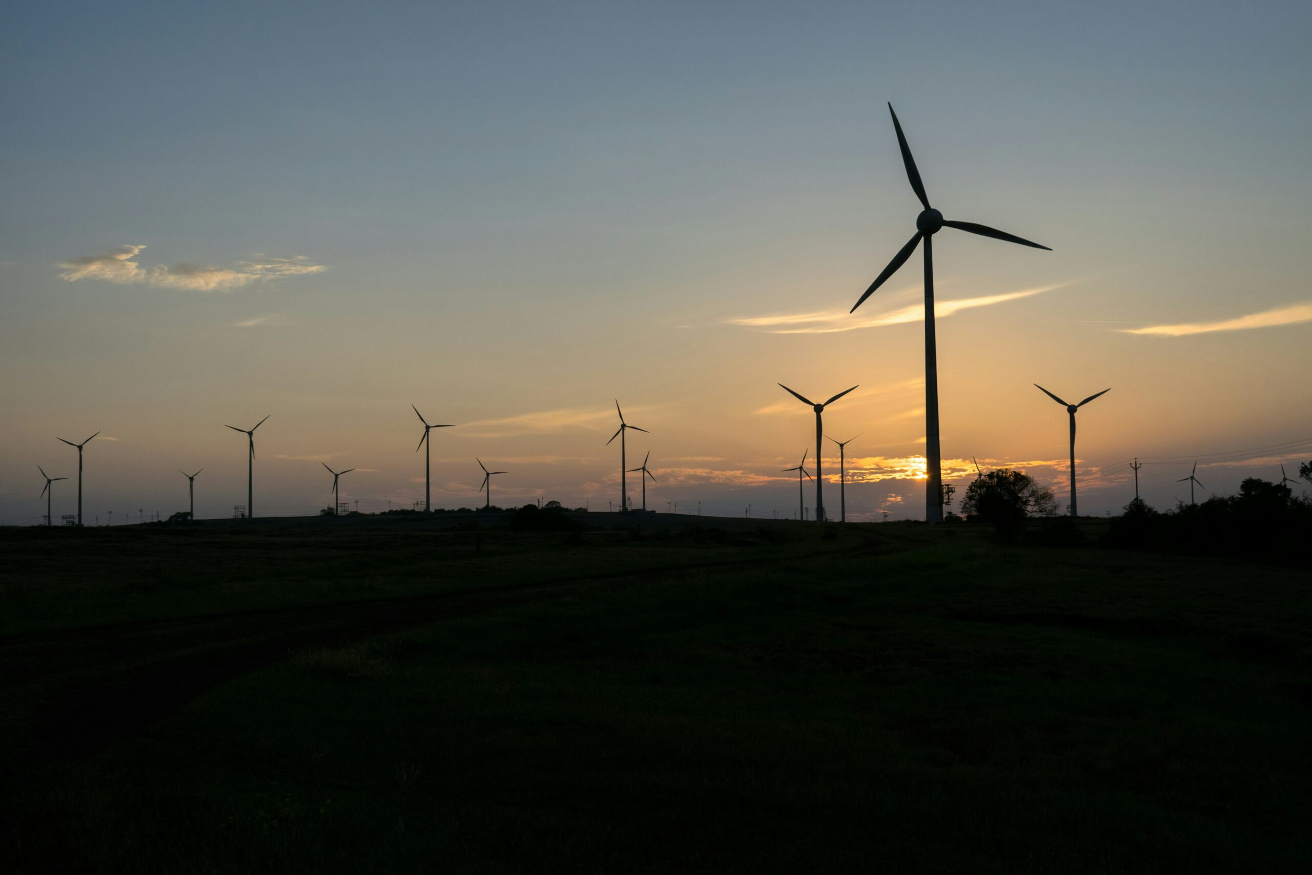 Windpark in der Dämmerung